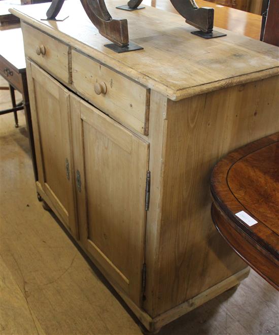 Pine dwarf cabinet